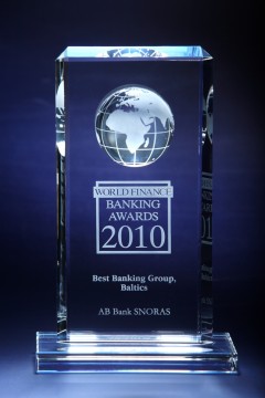 По мнению международного издания журнала Global Finance, Snoras Banka входит в список лучших мировых банков и признан лучшим литовским банком в 2010 году.