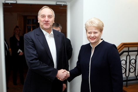 Президент Литовы Даля Грибаускайте и Президент Латвии Андрис Берзиньш